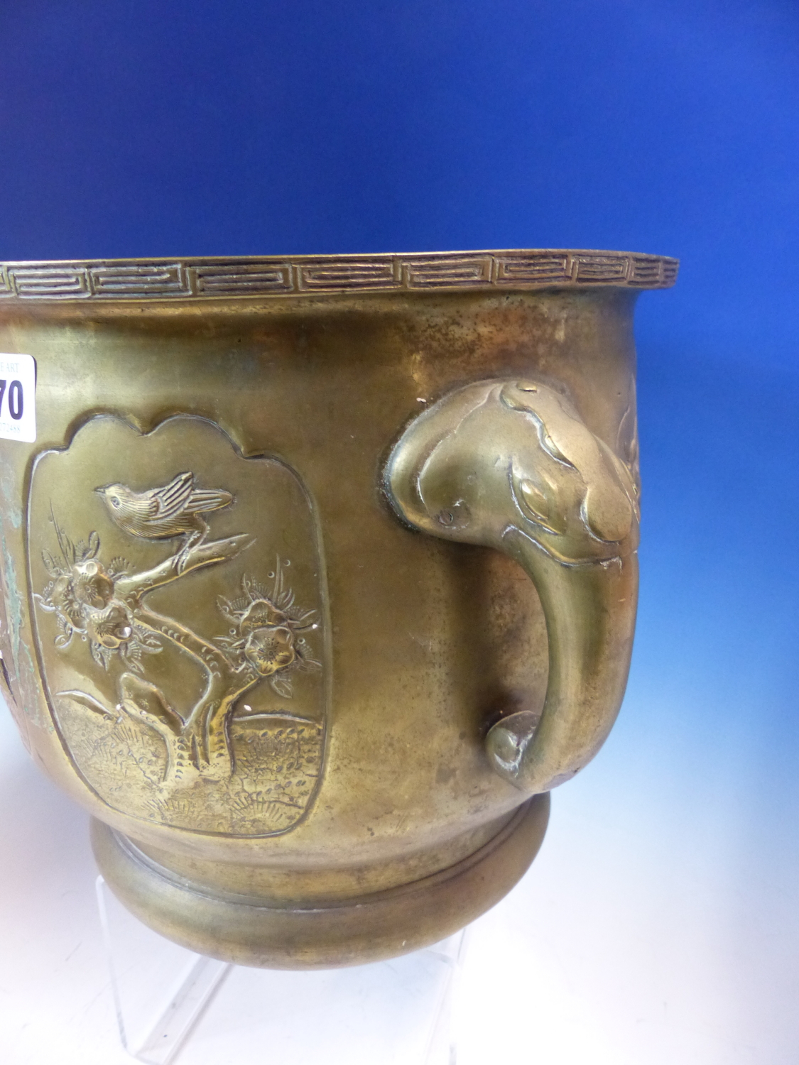 A 19th C. CHINESE BRONZE PLANTER CAST WITH THREE BIRD AND PLANT RESERVES EITHER SIDE OF THE ELEPHANT - Image 5 of 8