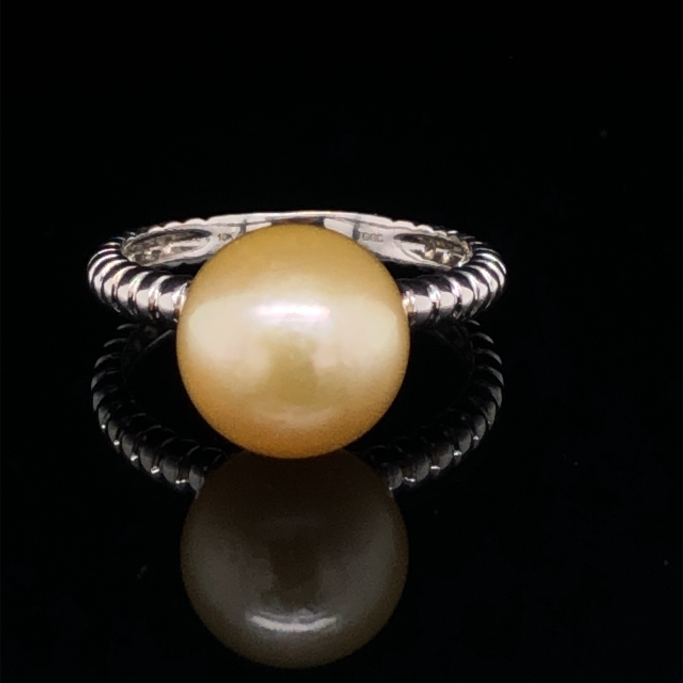 A 9ct WHITE GOLD PEARL DRESS RING, FINGER SIZE N, WEIGHT 3.8grms. - Image 3 of 3