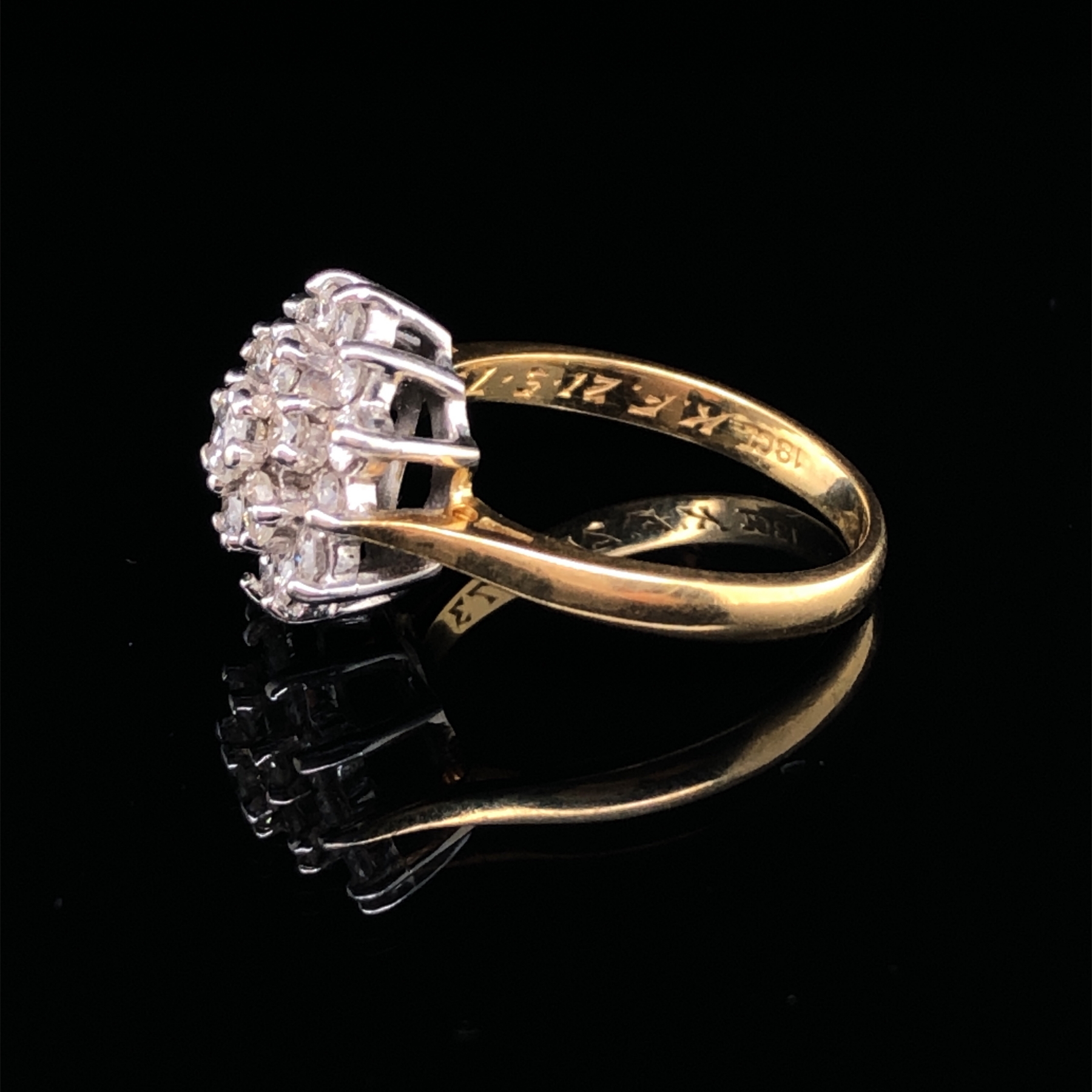 AN 18CT YELLOW GOLD AND TRIPLE TIER DIAMOND CLUSTER RING. SET WITH NINETEEN ROUND BRILLIANT CUT - Image 2 of 8