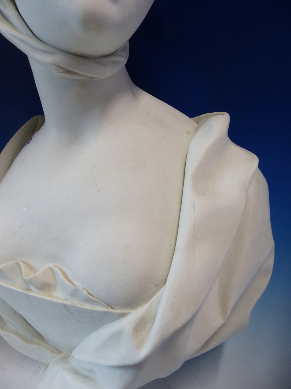 A FRENCH BISCUIT PORCELAIN BUST OF AN 18th C. LADY WEARING A SHAWL OVER BARE SHOULDERS AND HER - Image 4 of 10