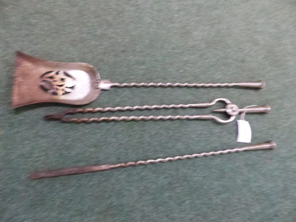 A SET OF THREE STEEL FIRE IRONS, THE SPIRAL TWIST LENGTHS TOPPED BY RING TURNED HANDLES - Image 8 of 9