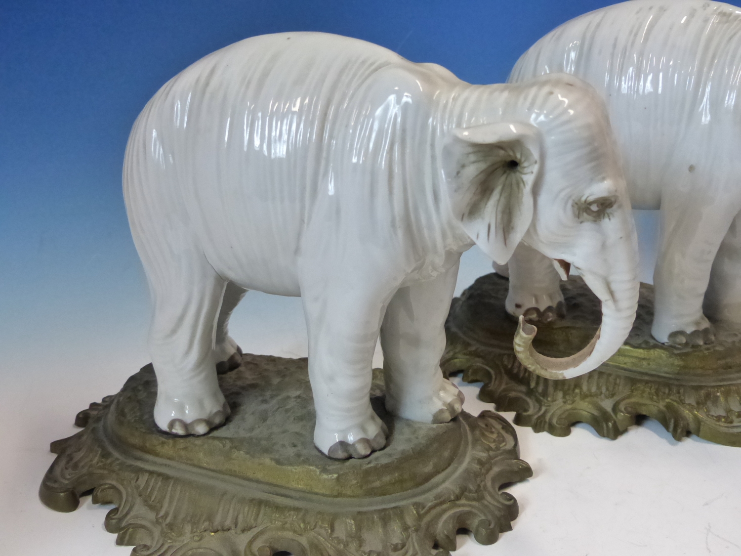 A PAIR OF ANTIQUE GERMAN PORCELAIN ELEPHANTS STANDING ON LATER ORMOLU BASES. W 26cms. - Image 5 of 8