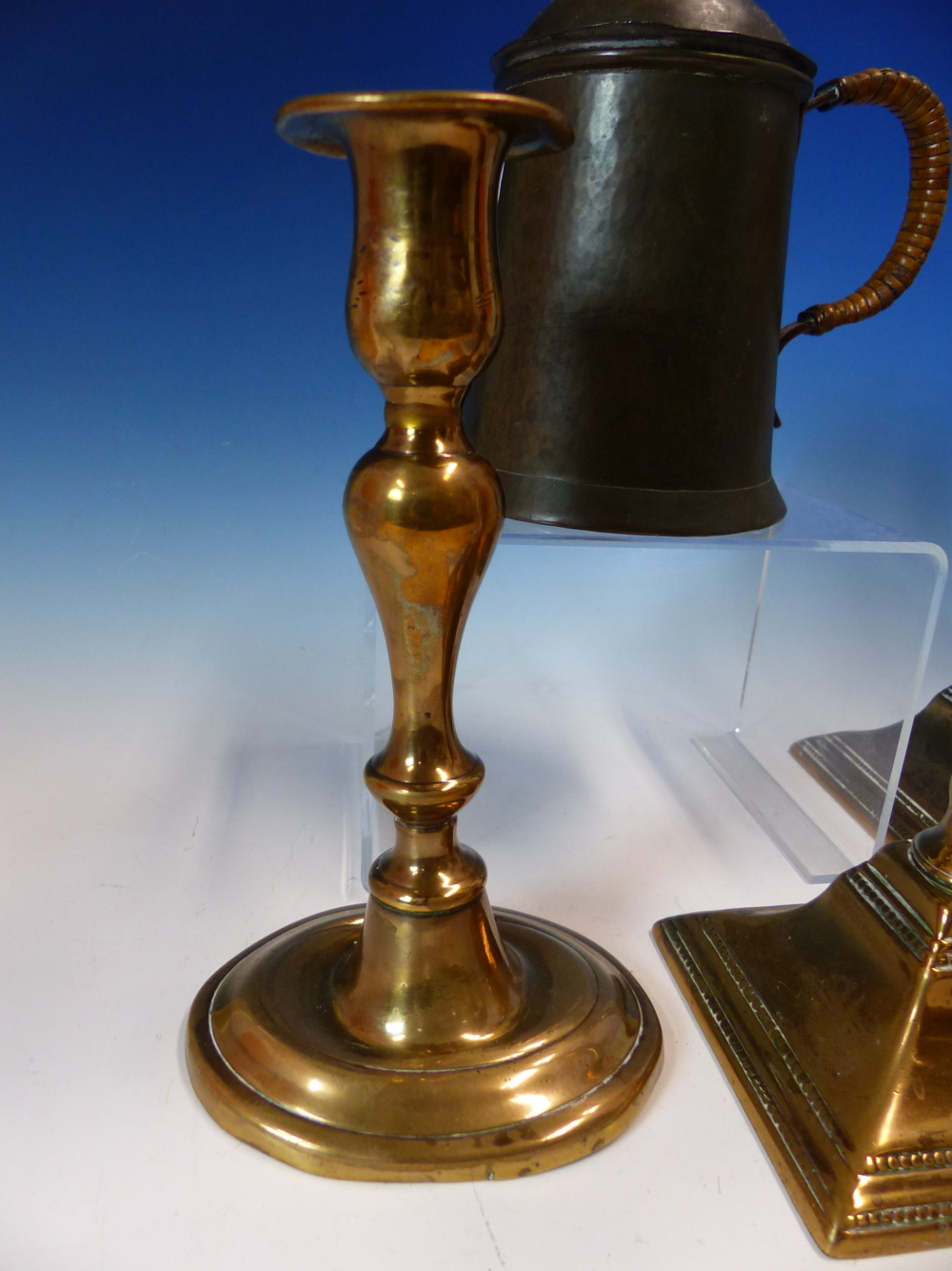 A KESWICK SCHOOL OF INDUSTRIAL ART COPPER COVERED PINT MUG, A PAIR OF BRASS SQUARE BASE - Image 3 of 8