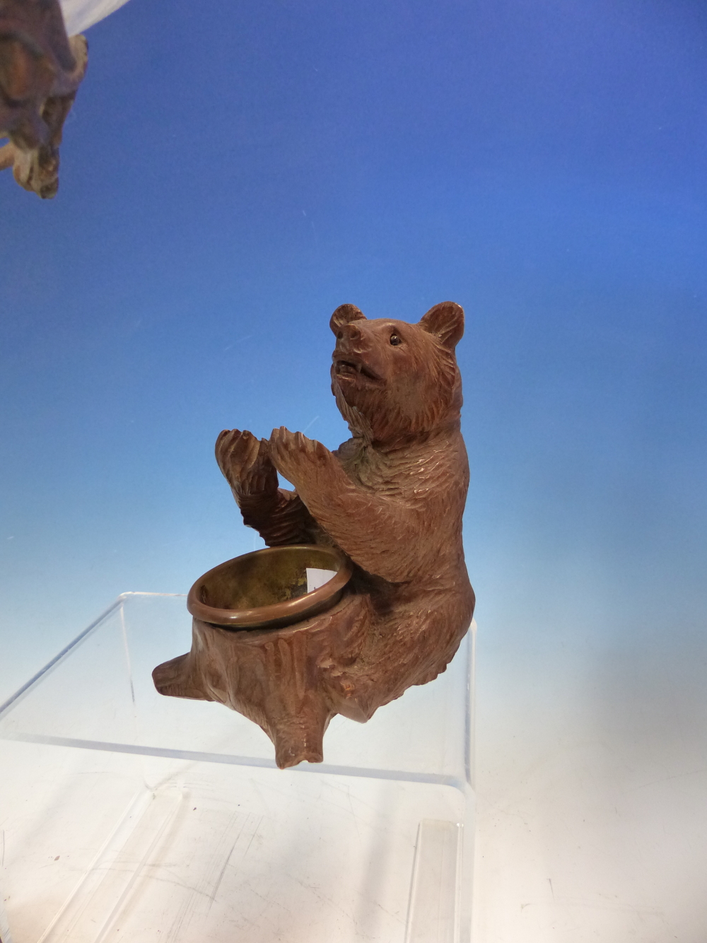A BLACK FOREST BEAR SEATED OVER A BRASS TUB. H 12cms. TOGETHER WITH A GLASS TAZZA SUPPORTED BY A - Image 4 of 7