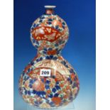 A 19th C. IMARI DOUBLE GOURD VASE PAINTED WITH FAN LEAVES ON PEONY AND CHERRY FLOWER GROUND. H