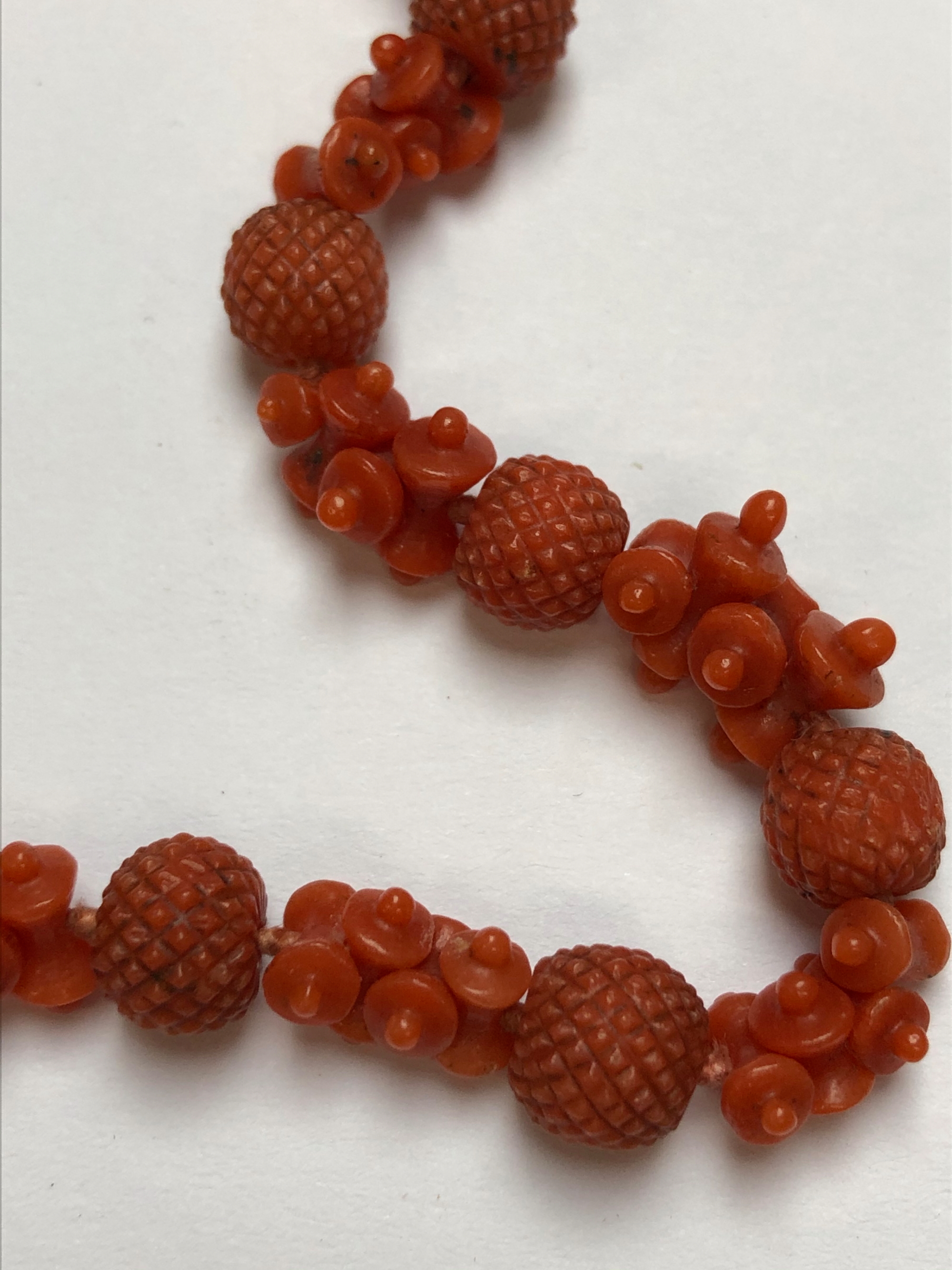 AN ANTIQUE CARVED RED CORAL ROPE OF BEADS AND SPACERS, COMPLETE WITH AN ENGRAVED BOX CLASP. APPROX - Image 8 of 31