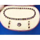 AN ANTIQUE 9ct GOLD AND GARNET SET COLLAR, BROOCH AND EARRING SUITE, IN A FITTED CASE. THE NECKLET