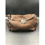 PRADA HANDBAG. A CHOCOLATE BROWN LEATHER HANDBAG, WITH SILVER TONE HARDWARE AND CLASSIC MAKERS