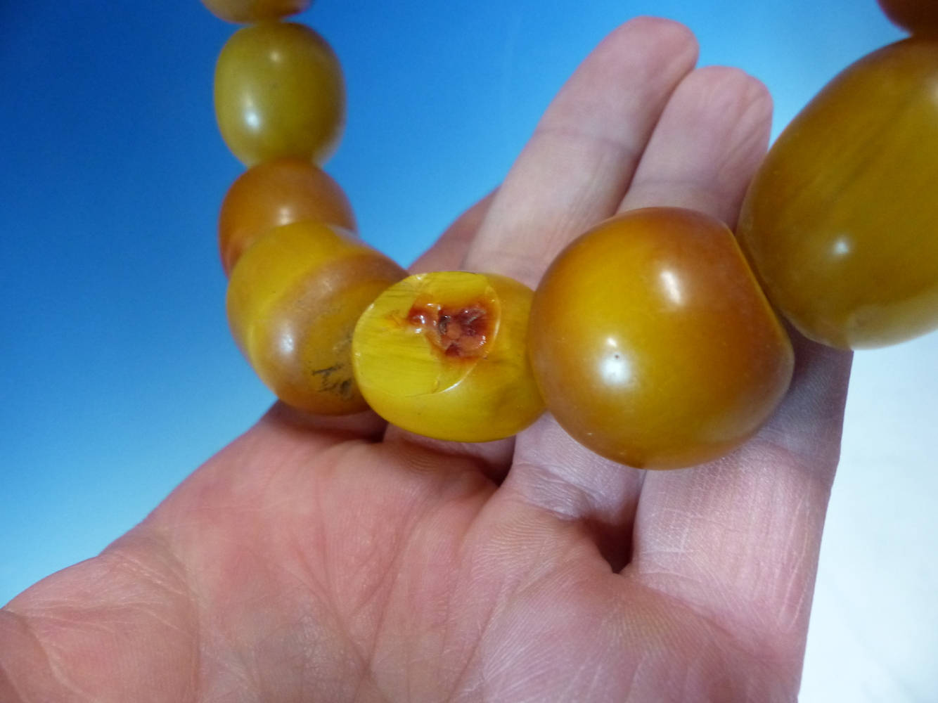 A STRING OF 27 ETHIOPIAN AMBER BEADS, PROBABLY FIRST HALF OF THE 20th.C. VARYING IN SHAPE AND - Image 4 of 4