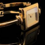 GUCCI GOLD PLATED LADIES BANGLE WATCH, REF. 1900L. GOLD DIAL, GOLD HANDS, QUARTZ MOVEMENT, LADDER