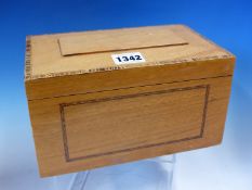 A COTSWOLD SCHOOL MAHOGANY BOX INLAID WITH CHEQUER LINES. W 21.5cms.