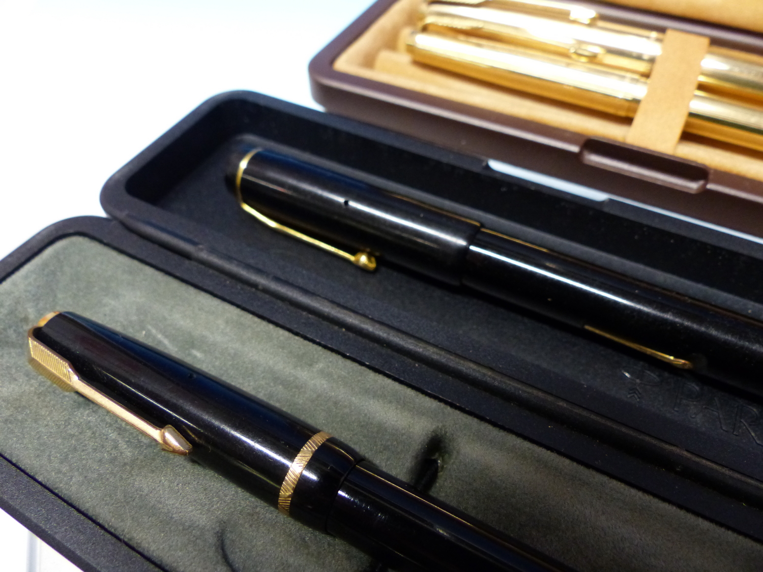 THE CONWAY PEN, CONWAY STEWART LONDON, NO 475, FOUNTAIN PEN, WITH A 14ct GOLD NIB, TOGETHER WITH A - Image 3 of 3