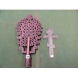 AN ETHIOPIAN COPTIC PIERCED AND CARVED WOODEN STAFF HEAD, THE NEVER ENDING KNOT SURMOUNTED BY A