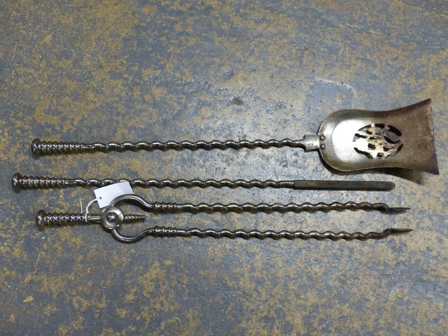 A SET OF THREE STEEL FIRE IRONS, THE SPIRAL TWIST LENGTHS TOPPED BY RING TURNED HANDLES
