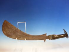 AN INDIAN? HOOK BLADED WEAPON / KNIFE WITH HORN HANDLE. 52cms.