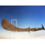 AN INDIAN? HOOK BLADED WEAPON / KNIFE WITH HORN HANDLE. 52cms.