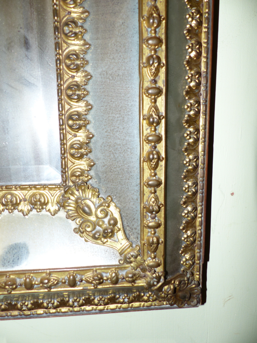 A DUTCH BAROQUE STYLE BRASS MOUNTED MULTIPLE PLATE MIRROR CRESTED BY FRUIT, FLOWERS AND SCROLLING - Image 4 of 6