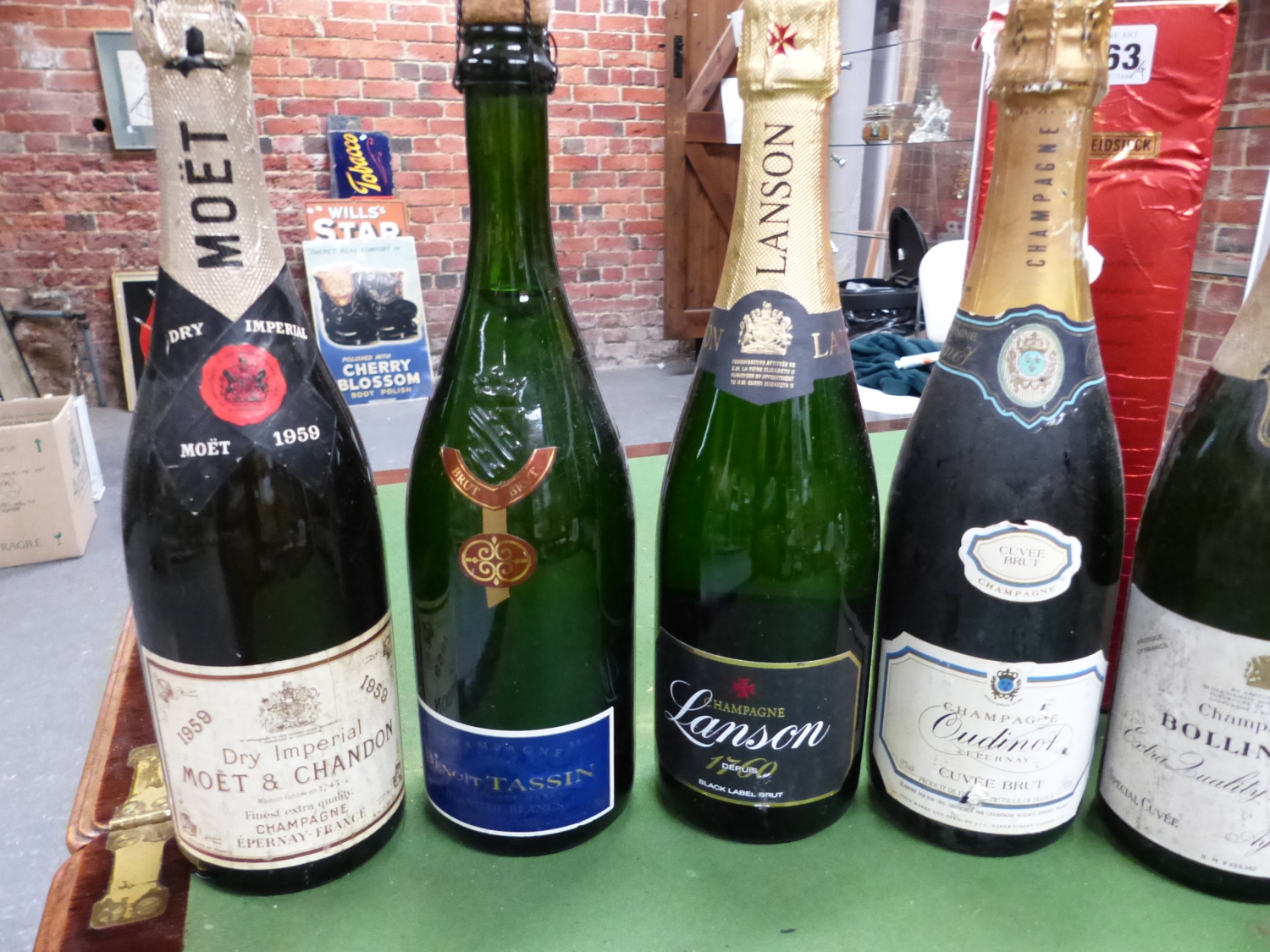 CHAMPAGNE, A 1959 BOTTLE OF MOET & CHANDON, A 1964 HALF BOTTLE OF BOLLINGER TOGETHER WITH SEVEN - Image 2 of 9