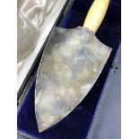 AN ANTIQUE VICTORIAN HALLMARKED SILVER TROWEL WITH AN IVORY HANDLE, DATED 1890, GLASGOW AND SIGNED