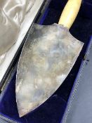 AN ANTIQUE VICTORIAN HALLMARKED SILVER TROWEL WITH AN IVORY HANDLE, DATED 1890, GLASGOW AND SIGNED