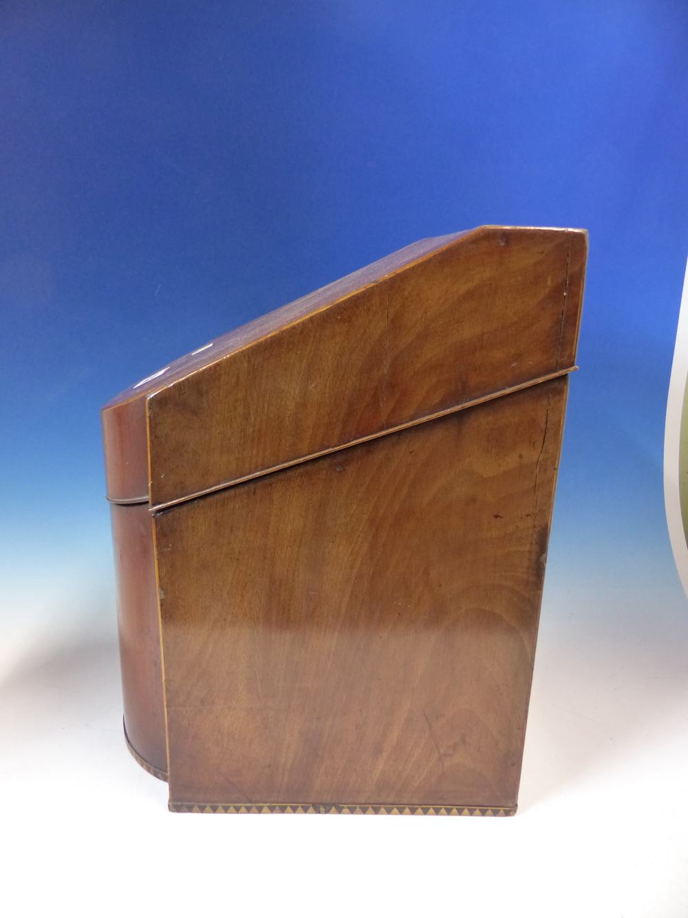 A GEORGE III MAHOGANY KNIFE BOX CONVERTED FOR STATIONERY, THE SLOPING LID CROSS BANDED IN - Image 7 of 8