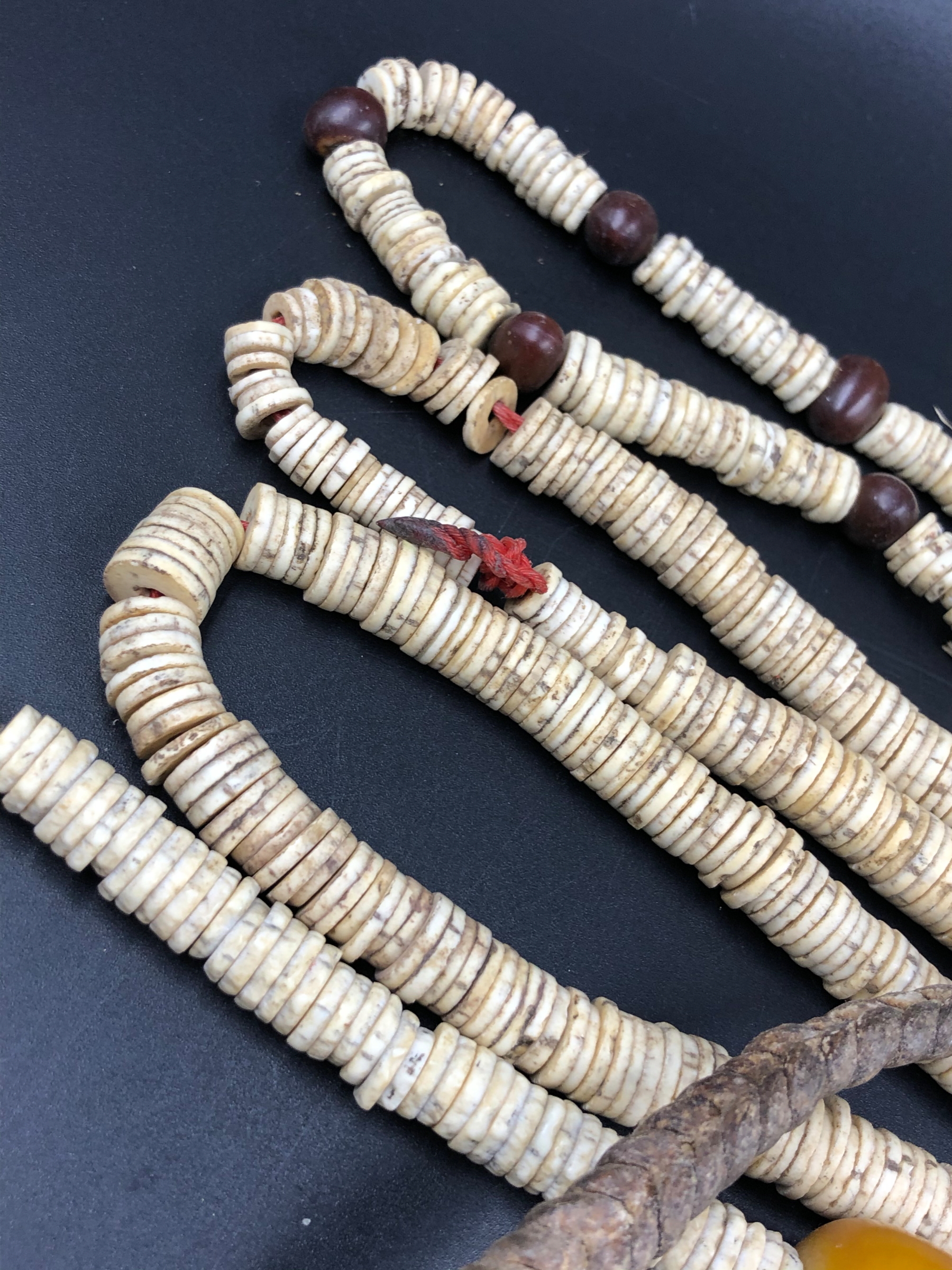 NINE STRANDS OF ETHNIC BEADED NECKLETS TO INCLUDE AMBER, BONE, IRON ETC. - Image 12 of 15