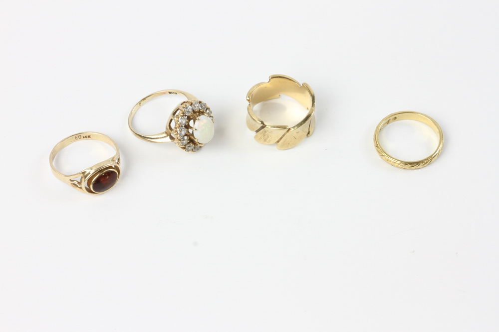 14k gold jewelry, to include: bangle bracelet and rings, approximately 39 grams TW, with 18k gold - Image 5 of 7