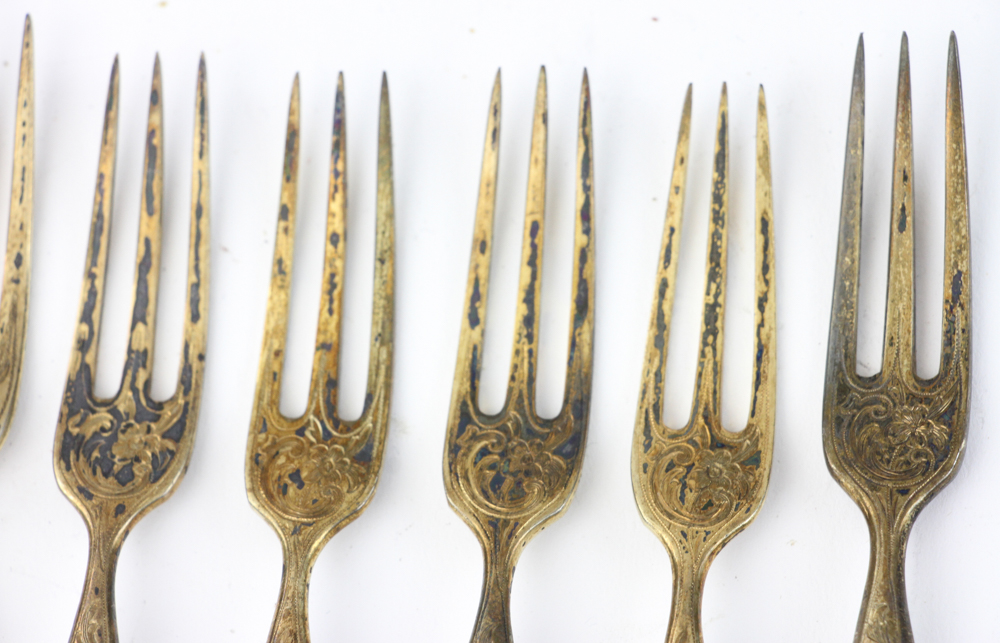 19th century fruit set, 800 silver and vermeil having mother-of-pearl handle. Provenance: From a - Image 4 of 7