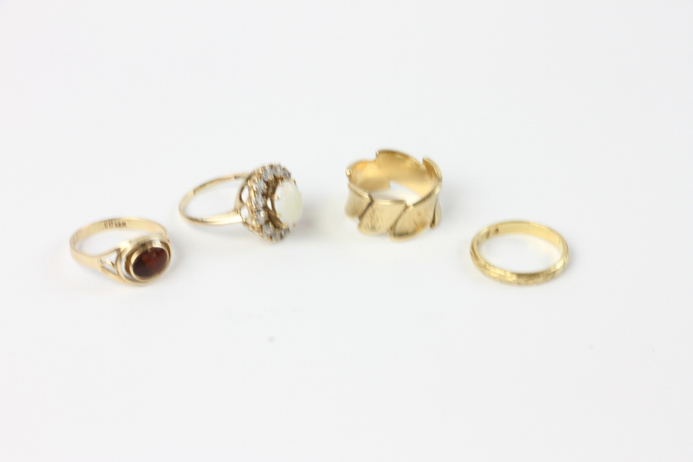 14k gold jewelry, to include: bangle bracelet and rings, approximately 39 grams TW, with 18k gold - Image 4 of 7