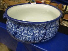 GOOD QUALITY BLUE AND WHITE TWO HANDLED OVAL FOOT BATH