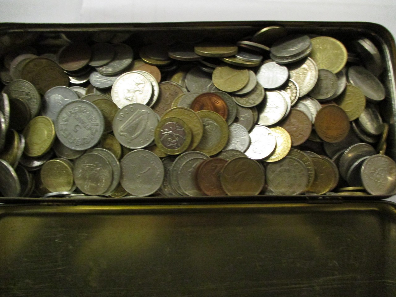 TIN CONTAINING MIXED COINAGE ETC