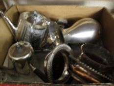 BOX CONTAINING MIXED SILVER PLATED WARES TO INCLUDE TEA POT, WINE COASTERS ETC