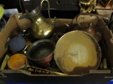 BOX CONTAINING MIXED COPPER KETTLE, BRASS CANDLESTICKS, EWER ETC