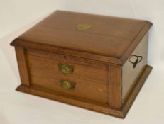 Late 19th/early 20th century oak cased canteen of cutlery by Walker & Hall of Sheffield^