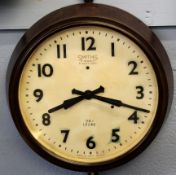 Smith's railway clock in Bakelite frame, the dial inscribed BR(E) No 13262, 27cm diam