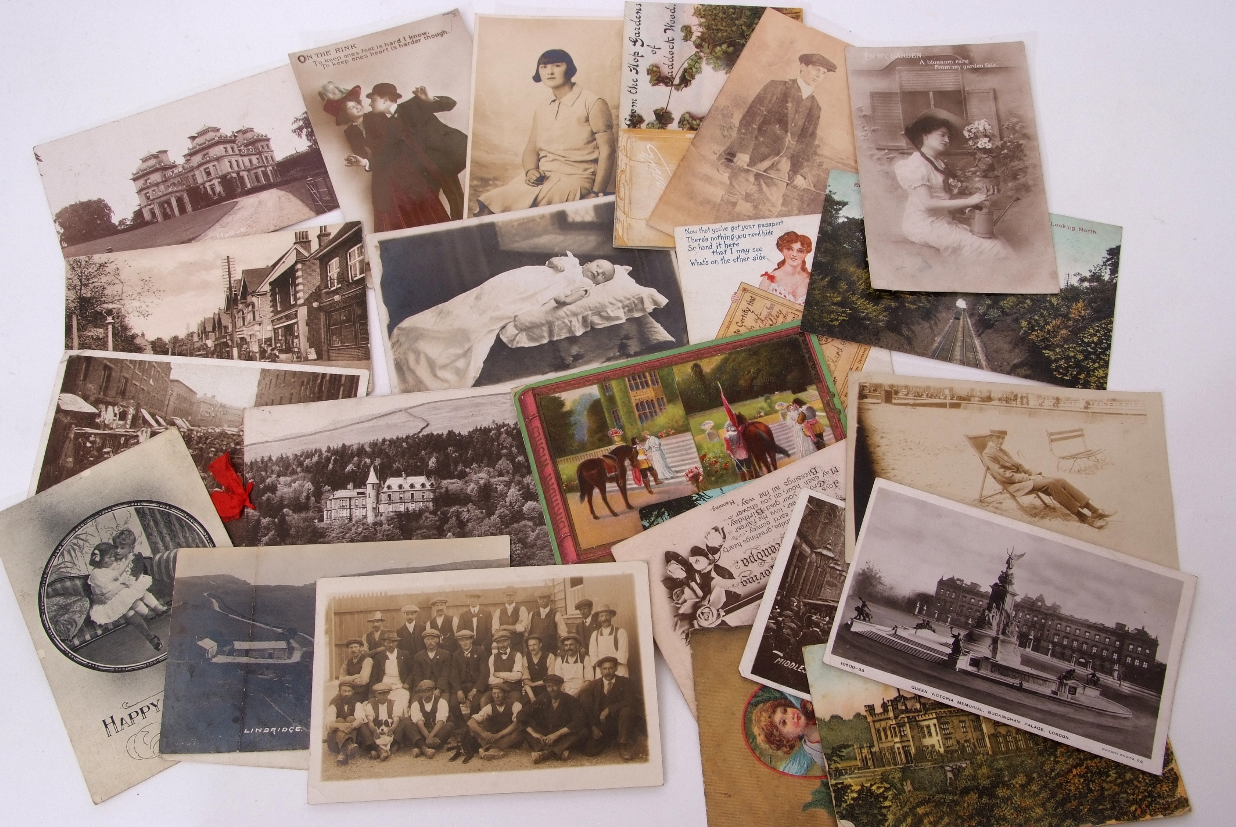 Quantity of postcards, some photographic, mainly topographical and others, approx 100