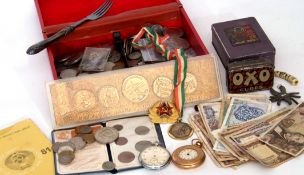 Box of post-war International coinage, bank notes and Russian commemorative coins
