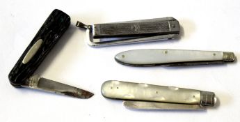 Packet various miniature pocket knives etc (4)