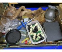 BOX CONTAINING MIXED CHESS PIECES, PEWTER TANKARD ETC