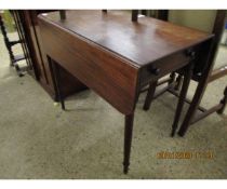 GEORGIAN PEMBROKE TABLE WITH SINGLE DRAWER TO END ON TURNED LEGS