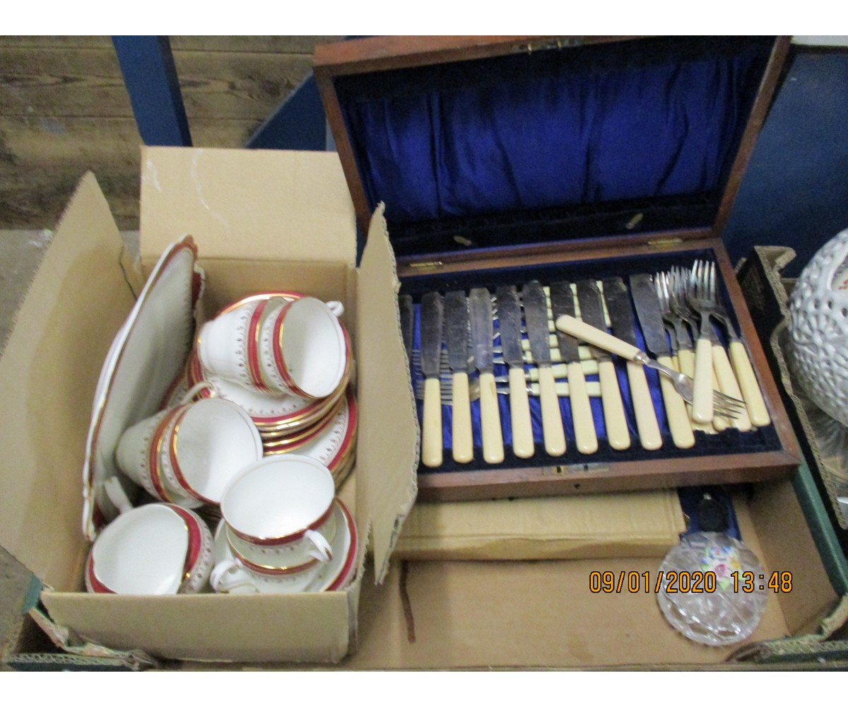 BOX CONTAINING PART TEA WARES, AN OAK CASED SET OF BONE HANDLED FISH KNIVES AND FORKS