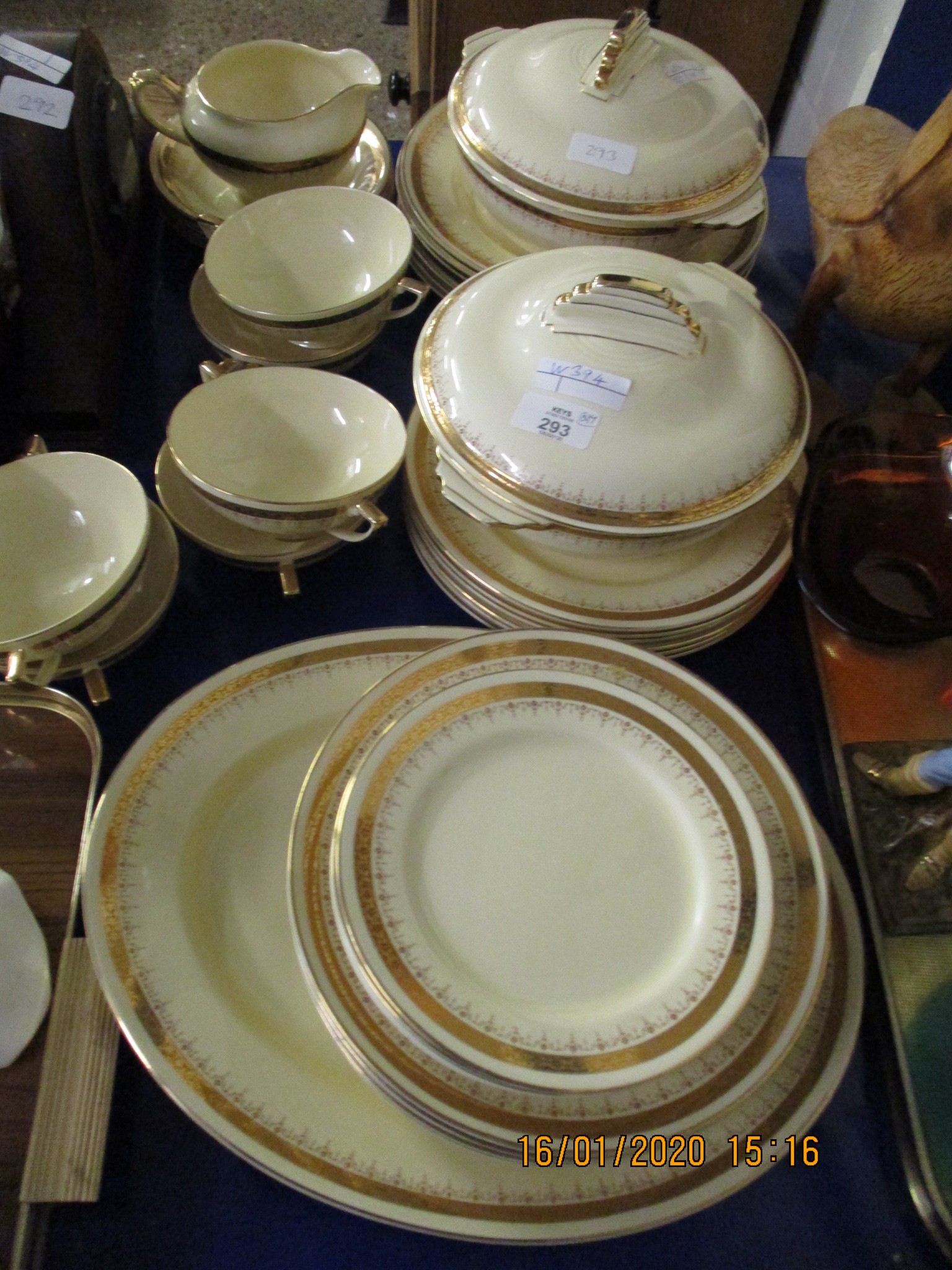 QUANTITY OF CROWN DEVON GILDED RIM DINNER WARES TO INCLUDE TUREENS, PLATES ETC
