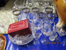 MIXED LOT OF GLASS JUGS, DECANTERS, SILVER RIMMED WINE GLASSES ETC