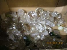 BOXED SET OF MIXED GLASS STOPPERS TO INCLUDE DECANTER STOPPERS ETC