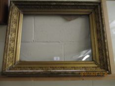 19TH CENTURY GILT PICTURE FRAME