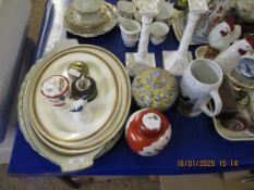 MIXED LOT OF CHINA WARES, DECORATIVE SIDE PLATES, TABLE LIGHTERS, GINGER JAR ETC