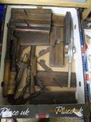 BOX CONTAINING MIXED VINTAGE TOOLS, MOULDING PLANES ETC
