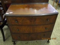 MID-20TH CENTURY WALNUT THREE FULL WIDTH DRAWER CHEST RAISED ON PAD FEET