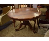 19TH CENTURY MAHOGANY CIRCULAR BREAKFAST TABLE ON A SCROLLING TRIPOD BASE