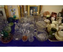 QUANTITY OF MIXED GLASS WARES TO INCLUDE CAKE STANDS, VASES, DECANTERS, BOWLS ETC